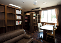 静かに読書が楽しめる図書室