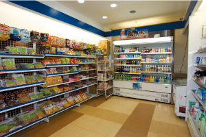品揃え豊富な売店(院内での散髪、クリーニングも承っております。)